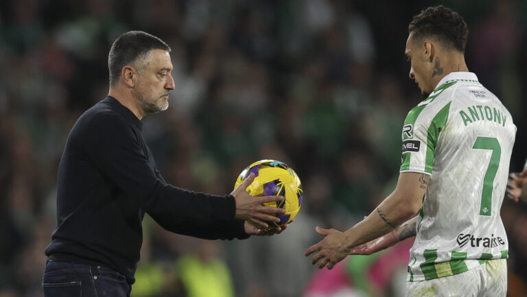 Sevilla FC head coach Xavier Garcia Pimienta and Antony Dos Santos of Real Betis  during the La Liga EA Sports, date 29 between Real Betis and Sevilla FC played at Benito Villamarin Stadium on March 29, 2024 in Sevilla, Spain. (Photo by Antonio Pozo / PRESSINPHOTO)
2025.03.30 Sewilla
pilka nozna liga hiszpanska
Real Betis - Sevilla FC
Foto PRESSINPHOTO/SIPA USA/PressFocus

!!! POLAND ONLY !!!