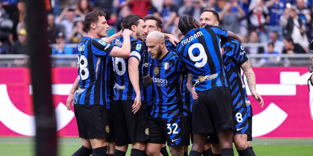 Serie A: FC Inter vs Udinese Italy, Milan, 2025 03 30: Benjamin Pavard, Matteo Darmian, Carlos Augusto, Marcus Thuram, Federico Dimarco, Marko Arnautovic FC Inter scores and celebrates the 1-0 goal at 12 during soccer game FC Inter vs Udinese, Serie A Enilive 2024-2025 day 30, San Siro Stadium Milan Lombardy Italy Copyright: xFabrizioxAndreaxBertanix
2025.03.30 Mediolan
pilka nozna , liga wloska
Inter Mediolan - Udinese Calcio
Foto IMAGO/PressFocus

!!! POLAND ONLY !!!