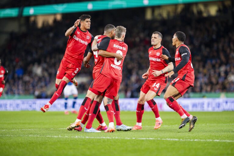 01.04.2025 - Fussball, 2024/2025, DFB-Pokal, Halbfinale, DSC Arminia Bielefeld - Bayer 04 Leverkusen: 2L Jonathan Tah Leverkusen jubelt nach seinem Tor zum 0:1 mit Piero Hincapie Leverkusen, Robert Andrich Leverkusen, Granit Xhaka Leverkusen, Matej Kovar Leverkusen DFB REGULATIONS PROHIBIT ANY USE OF PHOTOGRAPHS AS IMAGE SEQUENCES AND/OR QUASI-VIDEO. Bielefeld Nordrhein-Westfalen Deutschland Schuco Arena *** 01 04 2025 Soccer, 2024 2025, DFB Pokal, Semifinal, DSC Arminia Bielefeld Bayer 04 Leverkusen 2L Jonathan Tah Leverkusen celebrates after his goal to 0 1 with Piero Hincapie Leverkusen , Robert Andrich Leverkusen , Granit Xhaka Leverkusen , Matej Kovar Leverkusen DFB REGULATIONS PROHIBIT ANY USE OF PHOTOGRAPHS AS IMAGE SEQUENCES AND OR QUASI VIDEO Bielefeld Nordrhein Westfalen Germany Schuco Arena
2025.04.01 Bielefeld
pilka nozna , Puchar Niemiec
Arminia Bielefeld - Bayer 04 Leverkusen
Foto IMAGO/PressFocus

!!! POLAND ONLY !!!