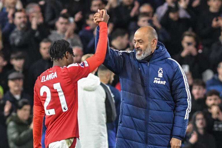 Nottingham Forest v Manchester United, ManU English Premier League, The City Ground, Nottingham, UK - 01 April 2025 Nottingham Forests Anthony Elanga celebrates with Nottingham Forests manager Nuno Espirito Santo Nottingham The City Ground Nottingham GBR, UK NEWSPAPERS OUT Copyright: xRichardxBowcottx
2025.04.01 Nottingham
pilka nozna , liga angielska
Nottingham Forest - Manchester United 
Foto IMAGO/PressFocus

!!! POLAND ONLY !!!