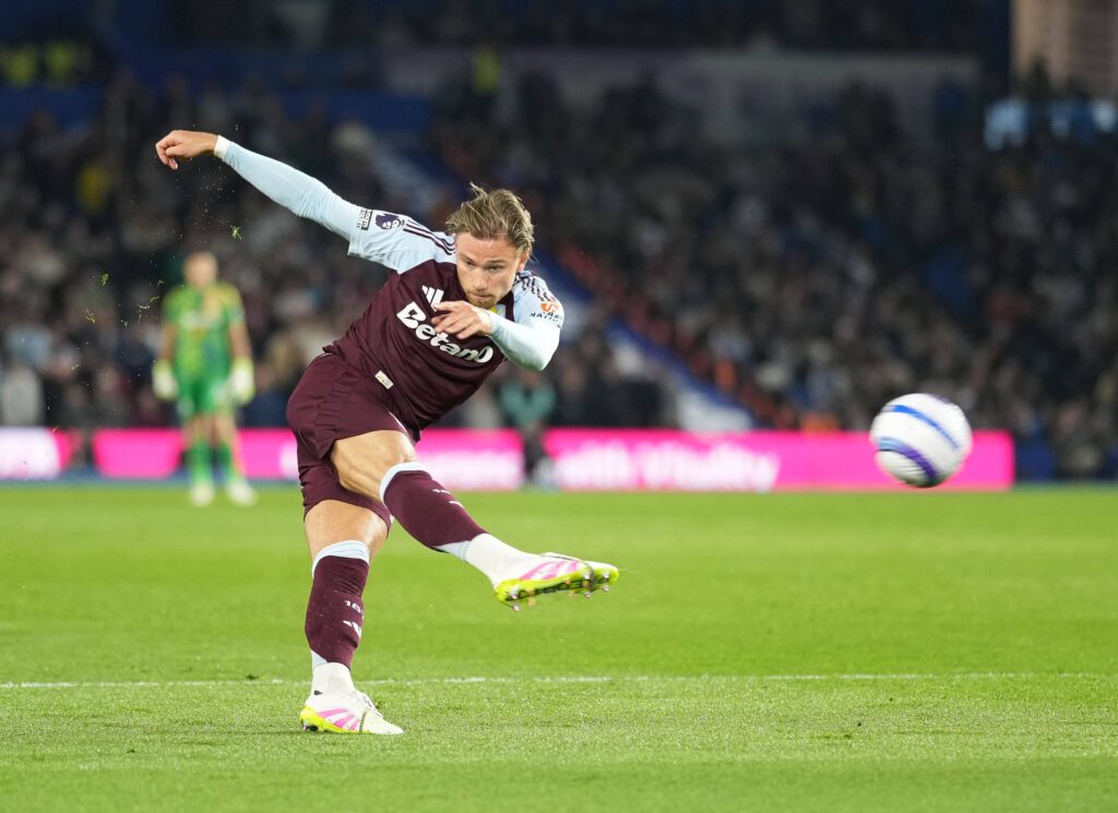 Brighton and Hove Albion v Aston Villa, Premier League, Football, Amex Stadium, Brighton, UK - 02 Apr 2025 Matty Cash of Aston Villa takes a shot at goal. Brighton Amex Stadium Brighton GBR, UK NEWSPAPERS OUT Copyright: xSeanxRyanx
2025.04.02 Brighton
pilka nozna , liga angielska
Brighton and Hove Albion - Aston Villa
Foto IMAGO/PressFocus

!!! POLAND ONLY !!!
