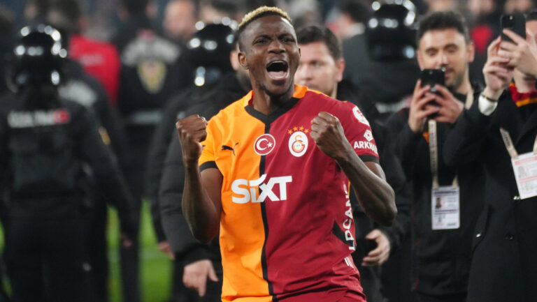 Victor Osimhen of Galatasaray celebrates victory after the Ziraat Turkish Cup Quarter Final Match between Fenerbahce and Galatasaray at Ulker Stadium in Istanbul , Turkey on April 02, 2025.  Photo by Seskimphoto  Fenerbahce v Galatasaray - Turkish Cup Quarter Final Match PUBLICATIONxNOTxINxTUR
2025.04.02 Stambul
pilka nozna , Puchar Turcji
Fenerbahce Stambul - Galatasaray Stambul
Foto IMAGO/PressFocus

!!! POLAND ONLY !!!
