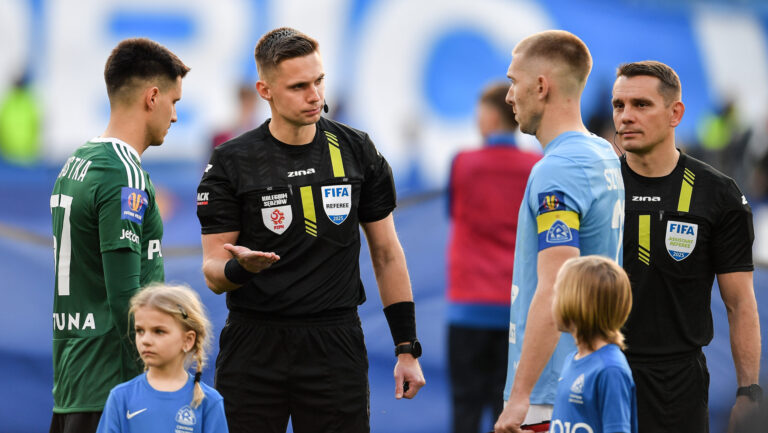 2025.04.02 Chorzow
Pilka nozna Puchar Polski polfinal sezon 2024/25
Ruch Chorzow - Legia Warszawa
N/z Bartosz Kapustka Damian Sylwestrzak Szymon Szymanski
Foto Mateusz Sobczak / PressFocus
2025.04.02 Chorzow
Football Polish Cup semi-final 2024/25 season
Ruch Chorzow - Legia Warszawa
Bartosz Kapustka Damian Sylwestrzak Szymon Szymanski
Credit: Mateusz Sobczak / PressFocus