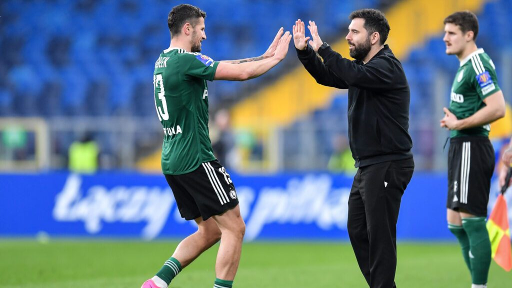 2025.04.02 Chorzow
Pilka nozna Puchar Polski polfinal sezon 2024/25
Ruch Chorzow - Legia Warszawa
N/z Pawel Wszolek Goncalo Feio radosc gol
Foto Mateusz Sobczak / PressFocus

2025.04.02 Chorzow
Football Polish Cup semi-final 2024/25 season
Ruch Chorzow - Legia Warszawa
Pawel Wszolek Goncalo Feio radosc gol
Credit: Mateusz Sobczak / PressFocus