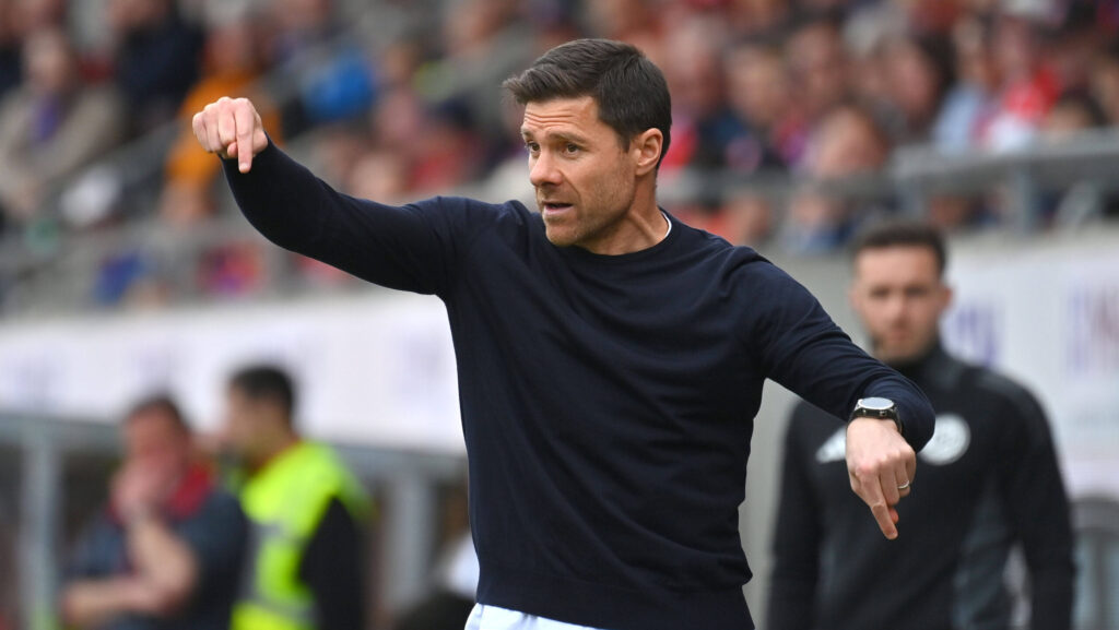 Trainer Xabi ALONSO Bayer Leverkusen, Gestik,gibt Anweisungen, Einzelbild,angeschnittenes Einzelmotiv,Halbfigur,halbe Figur. Fussball 1. Bundesliga Saison 2024/2025, 28.Spieltag, Spieltag28 1.FC Heidenheim - Bayer 04 Leverkusen 0-1 am 05.04.2025, VOITH ARENA *** Coach Xabi ALONSO Bayer Leverkusen , gestures,gives instructions, single image,cropped single motif,half figure,half figure Football 1 Bundesliga Season 2024 2025, 28 Matchday, Matchday28 1 FC Heidenheim Bayer 04 Leverkusen 0 1 on 05 04 2025, VOITH ARENA
2025.04.05 Heidenheim
pilka nozna , liga niemiecka
1.FC Heidenheim - Bayer 04 Leverkusen
Foto IMAGO/PressFocus

!!! POLAND ONLY !!!