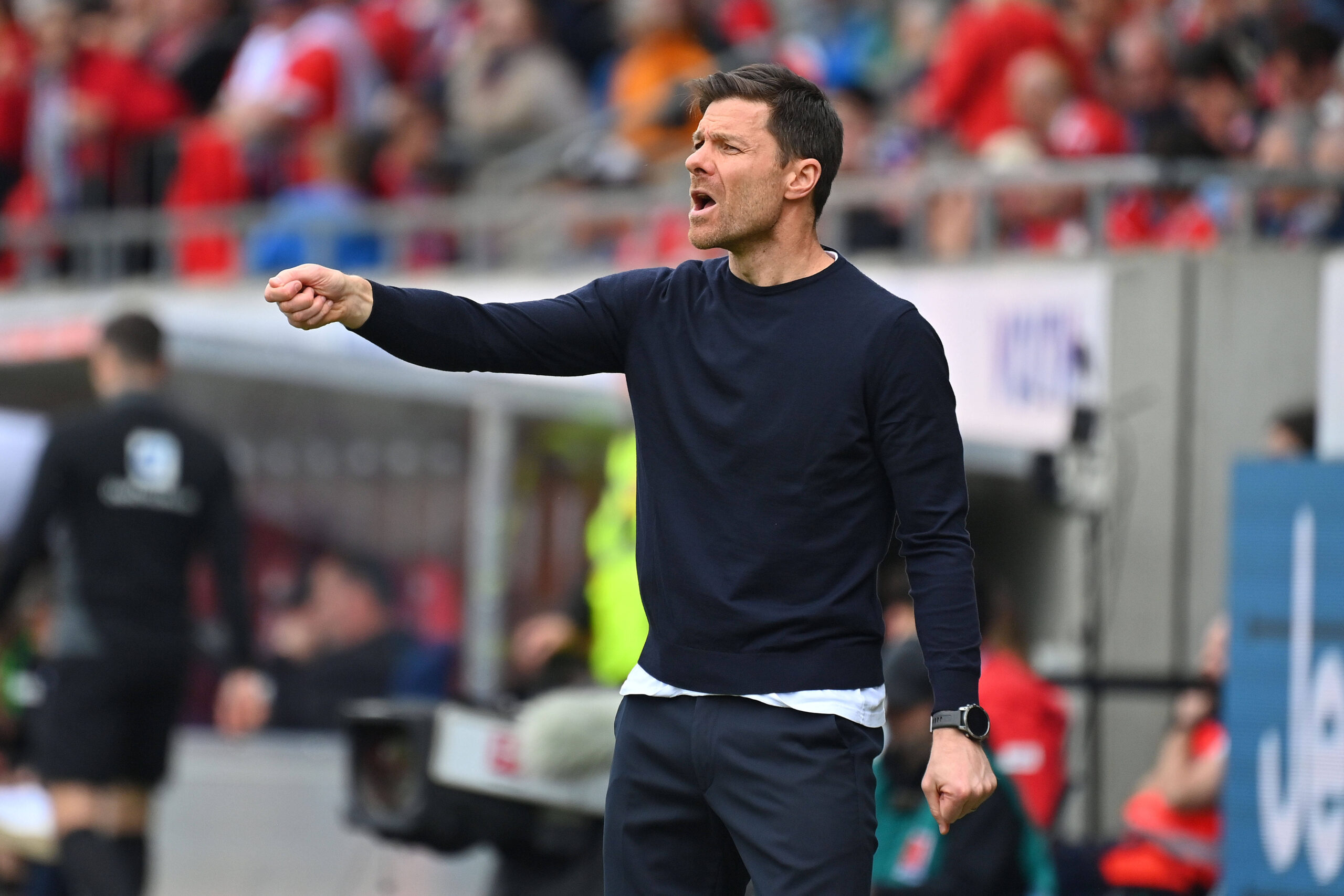 Trainer Xabi ALONSO Bayer Leverkusen, Gestik,gibt Anweisungen, Einzelbild,angeschnittenes Einzelmotiv,Halbfigur,halbe Figur. Fussball 1. Bundesliga Saison 2024/2025, 28.Spieltag, Spieltag28 1.FC Heidenheim - Bayer 04 Leverkusen 0-1 am 05.04.2025, VOITH ARENA *** Coach Xabi ALONSO Bayer Leverkusen , gestures,gives instructions, single image,cropped single motif,half figure,half figure Football 1 Bundesliga Season 2024 2025, 28 Matchday, Matchday28 1 FC Heidenheim Bayer 04 Leverkusen 0 1 on 05 04 2025, VOITH ARENA
2025.04.05 Heidenheim
pilka nozna , liga niemiecka
1.FC Heidenheim - Bayer 04 Leverkusen
Foto IMAGO/PressFocus

!!! POLAND ONLY !!!