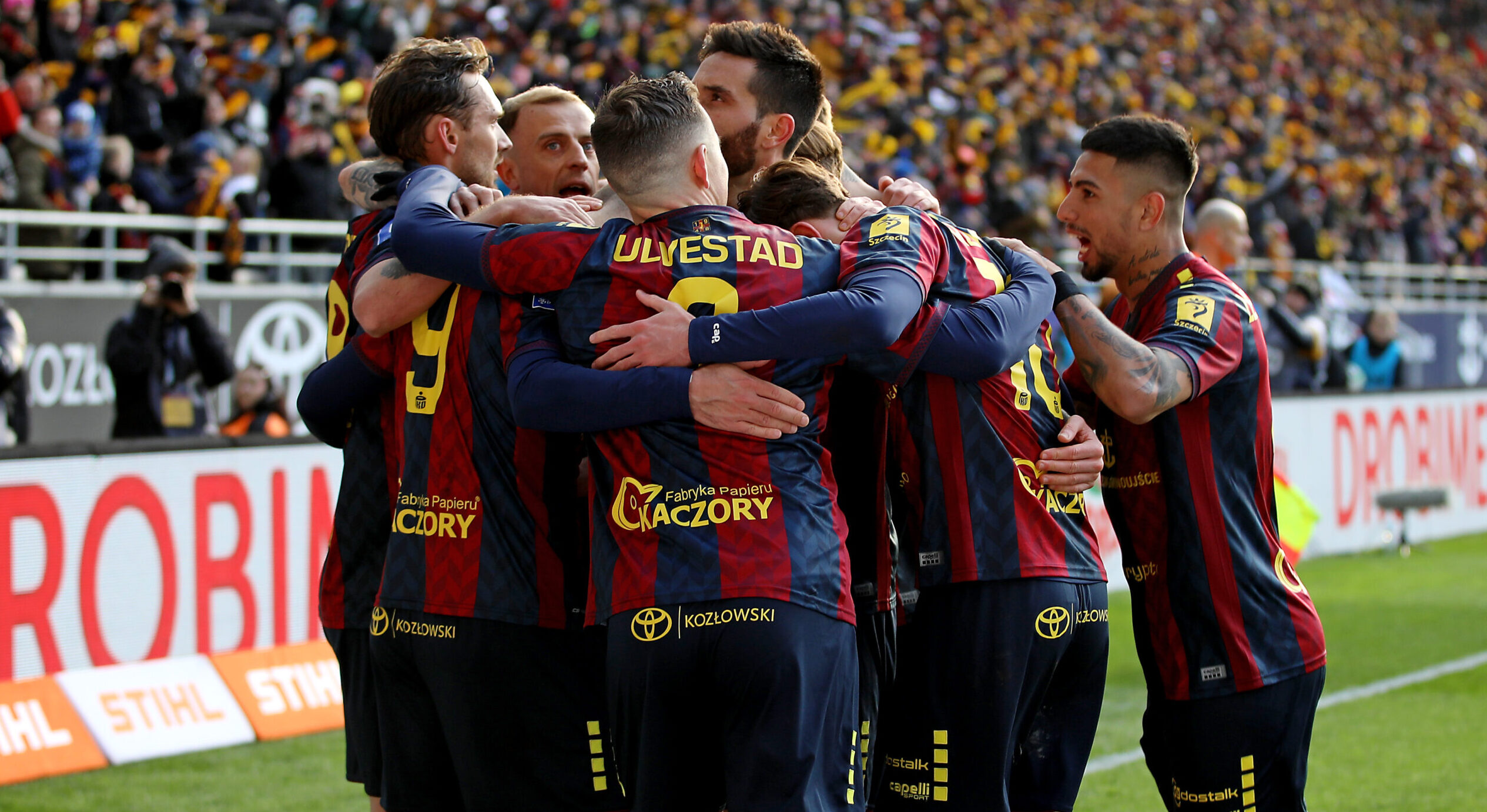 2025.04.06 Szczecin
Pilka nozna , PKO BP Ekstraklasa sezon 2024/25
Pogon Szczecin - GKS Katowice
N/z pilkarze Pogoni, radosc po bramce na 1-0, gol, bramka
Foto Katarzyna Dzierzynska / PressFocus
2025.04.06 Szczecin
Football Polish top league , 2024/2025 season
Pogon Szczecin - GKS Katowice
pilkarze Pogoni, radosc po bramce na 1-0, gol, bramka
Credit: Katarzyna Dzierzynska / PressFocus