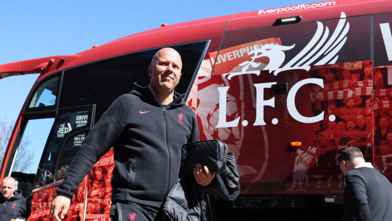 London, England, 6th April 2025. Arne Slot, manager of Liverpool arrives ahead of the Fulham vs Liverpool Premier League match at Craven Cottage, London. Picture credit should read: Paul Terry / Sportimage EDITORIAL USE ONLY. No use with unauthorised audio, video, data, fixture lists, club/league logos or live services. Online in-match use limited to 120 images, no video emulation. No use in betting, games or single club/league/player publications. SPI_003_PT_Fulham_Liverpool SPI-3812-0003
2025.04.06 Londyn
pilka nozna , liga angielska
Fulham - FC Liverpool
Foto IMAGO/PressFocus
!!! POLAND ONLY !!!