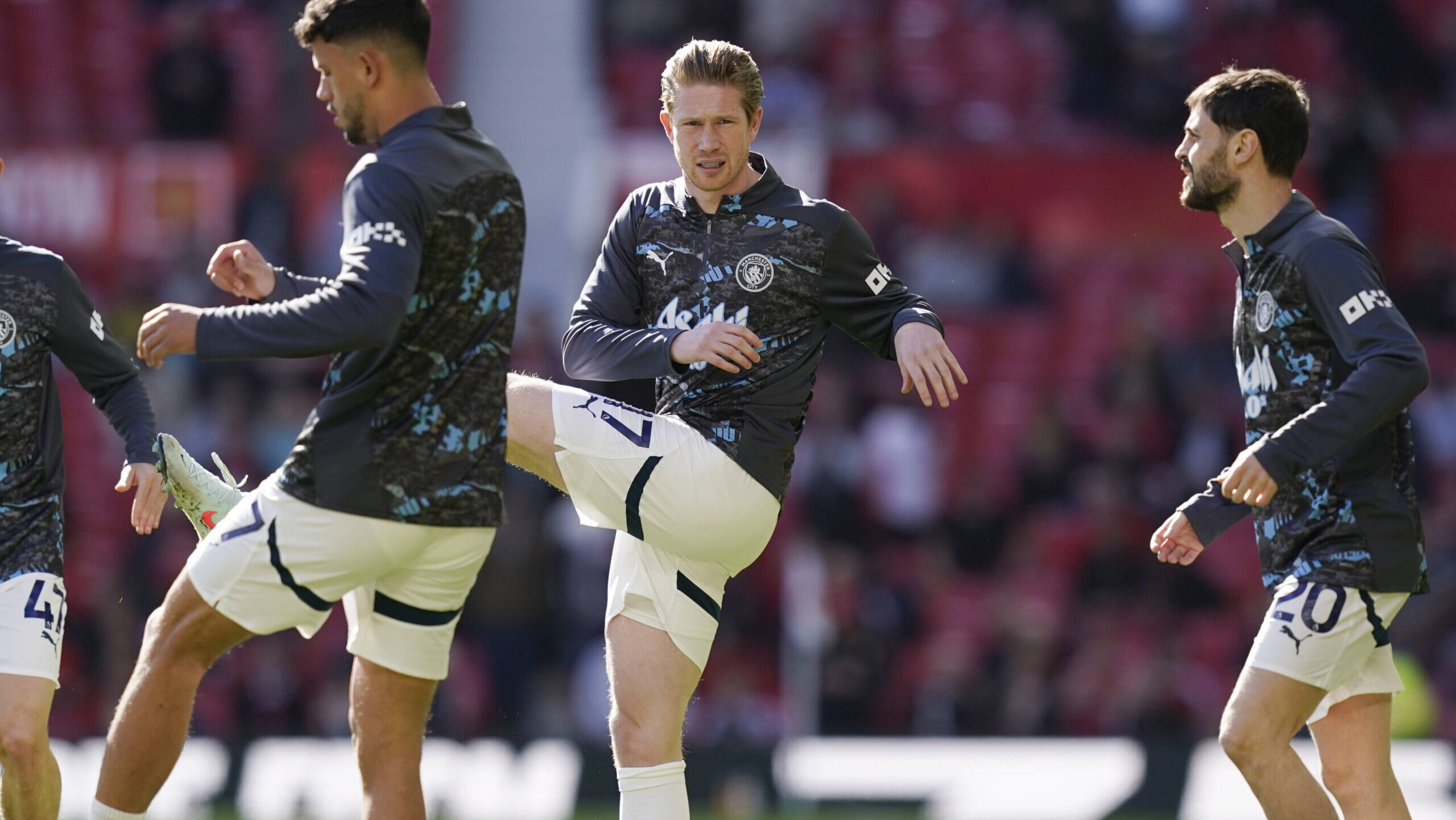 Manchester, England, 6th April 2025. Kevin De Bruyne of Manchester City who captains the side on his last ever appearance in a Manchester derby warms up before the Manchester United, ManU vs Manchester City Premier League match at Old Trafford, Manchester. Picture credit should read: Andrew Yates / Sportimage EDITORIAL USE ONLY. No use with unauthorised audio, video, data, fixture lists, club/league logos or live services. Online in-match use limited to 120 images, no video emulation. No use in betting, games or single club/league/player publications. SPI_013_AY_United_City SPI-3814-0013
2025.04.06 Manchester
pilka nozna , liga angielska
Manchester United - Manchester City
Foto IMAGO/PressFocus

!!! POLAND ONLY !!!