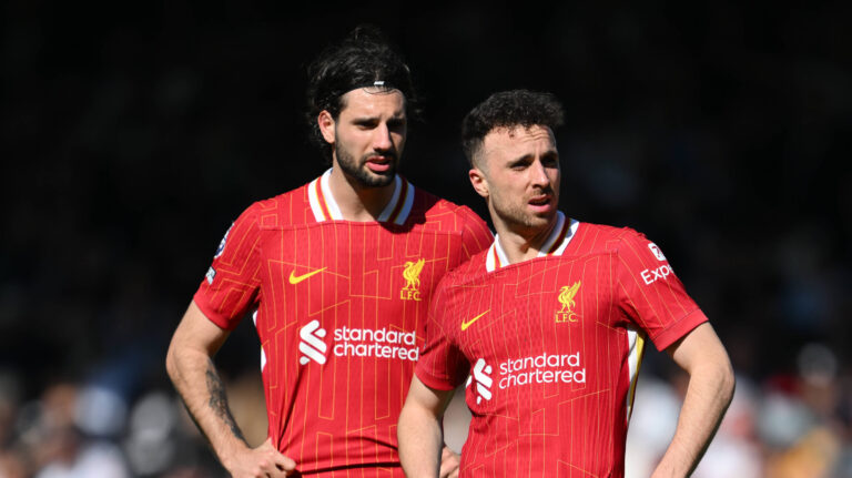 Football - 2024 / 2025 Premier League - Fulham vs Liverpool - Craven Cottage - Sunday 6th April 2025. Liverpool s Diogo Jota r with Dominik Szoboszlai. COLORSPORT / Ashley Western PUBLICATIONxNOTxINxUK
2025.04.06 Londyn
pilka nozna , liga angielska
Fulham - FC Liverpool 
Foto IMAGO/PressFocus

!!! POLAND ONLY !!!