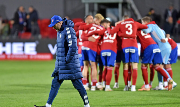 2025.04.07 Niepolomice
Pilka nozna , PKO BP Ekstraklasa sezon 2024/25
Puszcza Niepolomice - Rakow Czestochowa
N/z Marek Papszun, pilkarze Rakowa
Foto Krzysztof Porebski / PressFocus

2025.04.07 Niepolomice
Football Polish top league , 2024/2025 season
Puszcza Niepolomice - Rakow Czestochowa
Marek Papszun, pilkarze Rakowa
Credit: Krzysztof Porebski / PressFocus