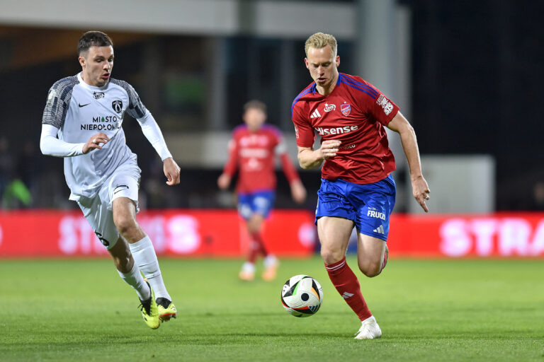 2025.04.07 Niepolomice
Pilka nozna , PKO BP Ekstraklasa sezon 2024/25
Puszcza Niepolomice - Rakow Czestochowa
N/z Jani Atanasov, Gustav Berggren
Foto Krzysztof Porebski / PressFocus

2025.04.07 Niepolomice
Football Polish top league , 2024/2025 season
Puszcza Niepolomice - Rakow Czestochowa
Jani Atanasov, Gustav Berggren
Credit: Krzysztof Porebski / PressFocus