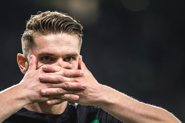Viktor Gyokeres of Sporting CP celebrates a goal during the Liga Portugal Betclic match between Sporting Clube de Portugal and Sporting Clube de Braga at Estadio Jose Alvalade in Lisbon.
(Final score: Sporting CP 1 - 1 SC Braga) (Photo by Henrique Casinhas / SOPA Images/Sipa USA)
2025.04.07 Lizbona
pilka nozna liga portugalska
Sporting Lizbona - SC Braga
Foto SOPA Images/SIPA USA/PressFocus

!!! POLAND ONLY !!!