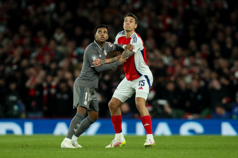 Rodrygo of Real Madrid battles for the ball with Jakub Kiwior of Arsenal during the UEFA Champions League Quarter-finals match Arsenal vs Real Madrid at Emirates Stadium, London, United Kingdom, 8th April 2025

(Photo by Izzy Poles/News Images) in London, United Kingdom on 4/8/2025. (Photo by Izzy Poles/News Images/Sipa USA)
2025.04.08 Londyn
pilka nozna liga Mistrzow
Arsenal Londyn  - Real Madryt
Foto News Media/SIPA USA/PressFocus

!!! POLAND ONLY !!!