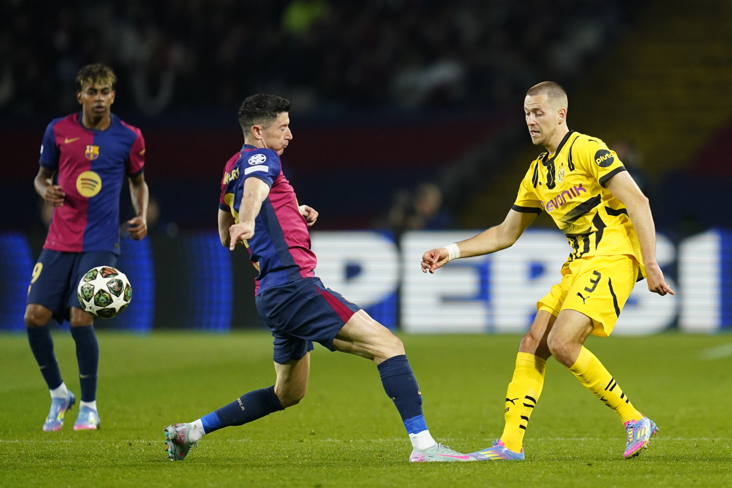 Robert Lewandowski of FC Barcelona and Walderman Anton during the UEFA Champions League match, Quarter-Finals, firs leg, between FC Barcelona and Borussia Dortmund played at Lluis Companys Stadium on April 9 2025 in Barcelona Spain. (Photo by Sergio Ruiz / Imago)  (Photo by pressinphoto/Sipa USA)
2025.04.09 Barcelona
pilka nozna liga Mistrzow
FC Barcelona - Borussia Dortmund
Foto pressinphoto/SIPA USA/PressFocus

!!! POLAND ONLY !!!