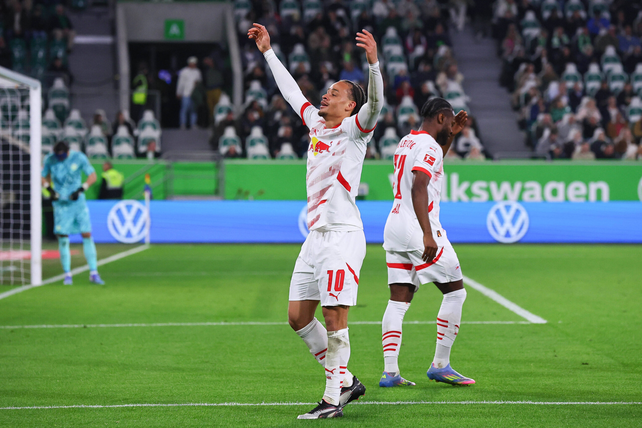 Wolfsburg - RB Leipzig / Bundesliga Wolfsburg, 11.04.2025, Volkswagen Arena, Bundesliga, Spieltag 29 , VFL WOLFSBURG vs. RB LEIPZIG , Im Bild: Tor fur Leipzig, Torjubel Xavi Simons 10, RB Leipzig *** Wolfsburg RB Leipzig Bundesliga Wolfsburg, 11 04 2025, Volkswagen Arena, Bundesliga, Matchday 29 , VFL WOLFSBURG vs RB LEIPZIG , In the picture Goal for Leipzig, Goal celebration Xavi Simons 10, RB Leipzig
2025.04.11 Wolfsburg
pilka nozna , liga niemiecka
VfL Wolfsburg - RB Lipsk
Foto IMAGO/PressFocus

!!! POLAND ONLY !!!