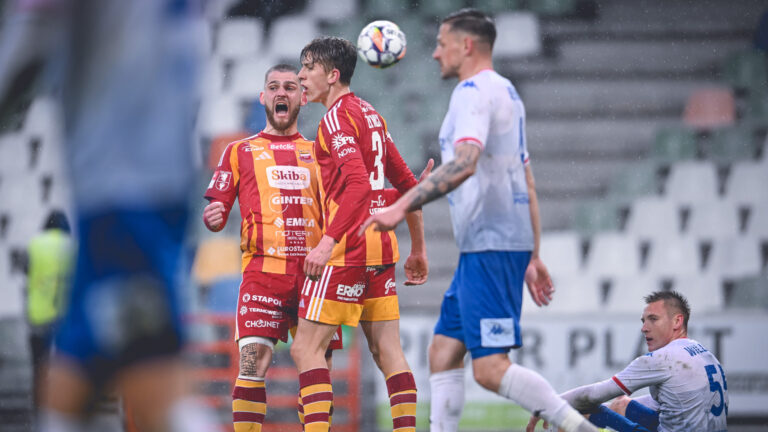 11.04.2025 Bielsko Biala  
Pilka nozna,
Betclic 2 liga sezon 2024/2025,
Podbeskidzie Bielsko Biala - Chojniczanka Chojnice 
n/z Jakub Zywicki gol radosc 
foto Krzysztof Dzierzawa / PressFocus
11.04.2025 Bielsko Biala
Football,
second division season 2024/2025 ,
Podbeskidzie Bielsko Biala - Chojniczanka Chojnice 
n/z Jakub Zywicki gol radosc 
foto Krzysztof Dzierzawa / PressFocus
