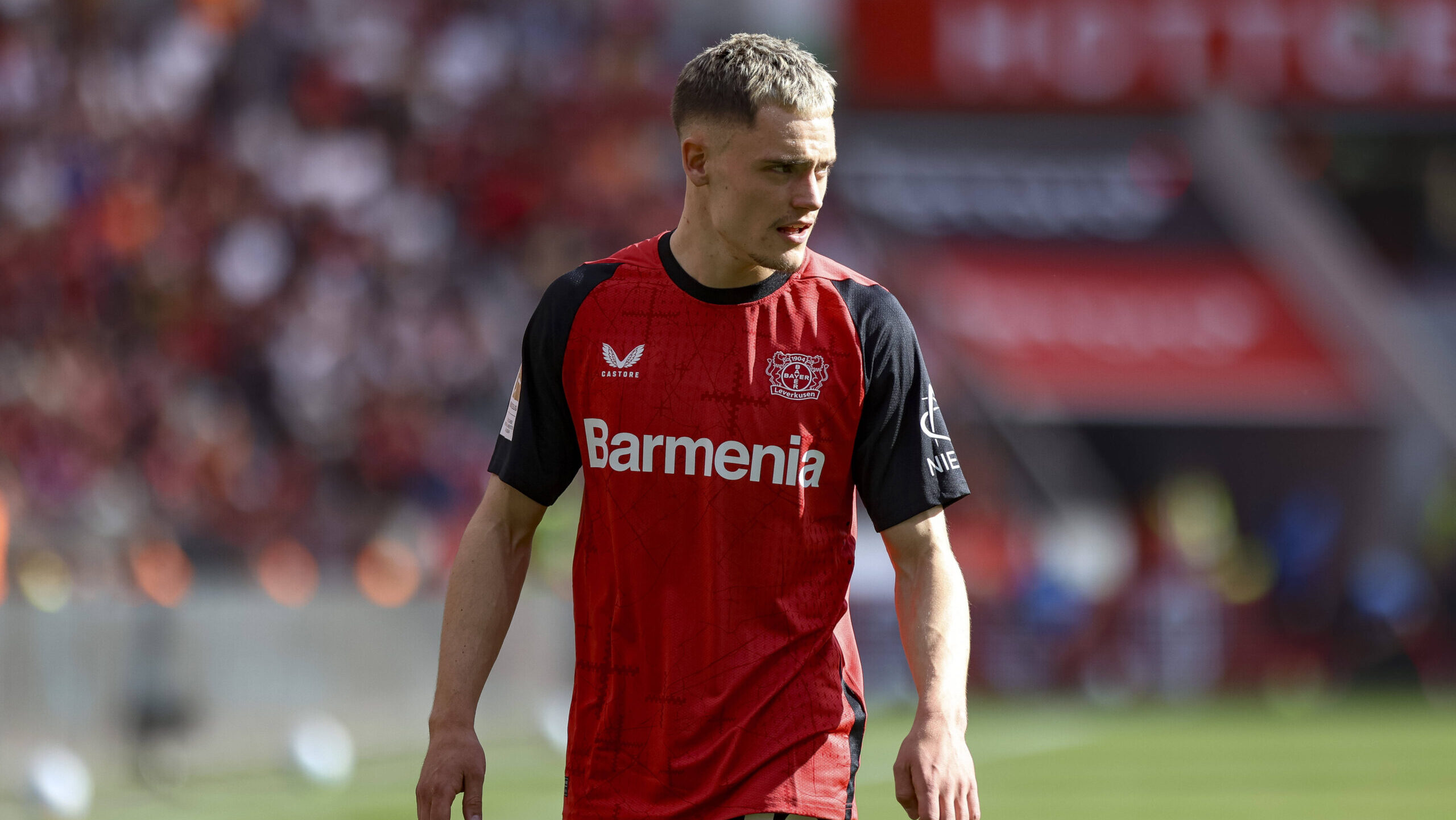 Leverkusen, Deutschland, 12.04.25: Florian Richard Wirtz Bayer 04 Leverkusen schaut waehrend des Spiels der Bundesliga zwischen Bayer 04 Leverkusen vs 1. FC Union Berlin in der BayArena Leverkusen BayArena North Rhine-Westphalia Germany *** Leverkusen, Germany, 12 04 25 Florian Richard Wirtz Bayer 04 Leverkusen watches during the Bundesliga match between Bayer 04 Leverkusen vs 1 FC Union Berlin at BayArena Leverkusen BayArena North Rhine Westphalia Germany Copyright: xBrauer-Fotoagenturx/xAdrianxSchlx
2025.04.12 Leverkusen
pilka nozna , liga niemiecka
Bayer 04 Leverkusen - 1. FC Union Berlin
Foto IMAGO/PressFocus
!!! POLAND ONLY !!!
