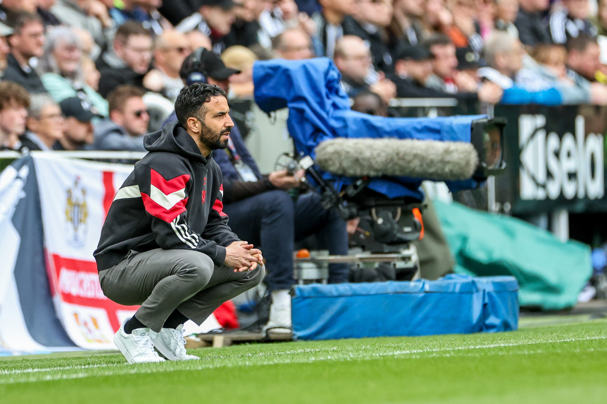 Ruben Amorim of Manchester United looks on during the Premier League match Newcastle United vs Manchester United at St. James&#039;s Park, Newcastle, United Kingdom, 13th April 2025

(Photo by Mark Cosgrove/News Images) in Newcastle, United Kingdom on 4/13/2025. (Photo by Mark Cosgrove/News Images/Sipa USA)
2025.04.13 Newcastle
pilka nozna liga angielska
Newcastle United - Manchester United
Foto News Images/SIPA USA/PressFocus

!!! POLAND ONLY !!!