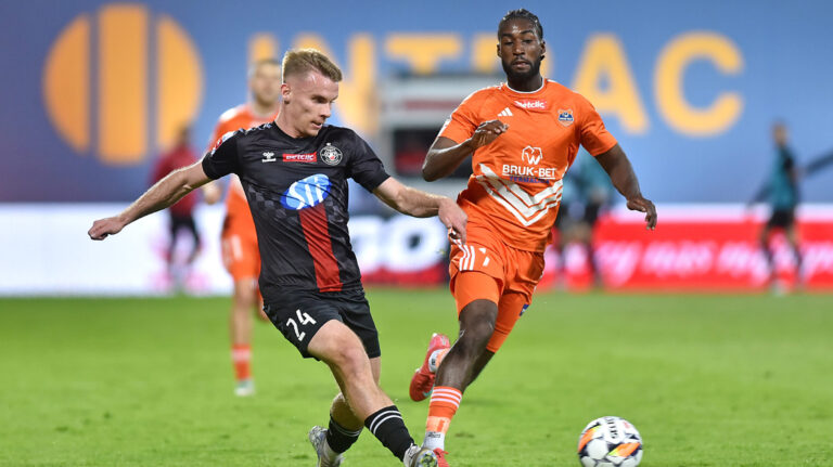 2025.04.14 Nieciecza
Pilka nozna , Betclic I liga , sezon 2024/25
Bruk-Bet Termalica Nieciecza - Polonia Warszawa
N/z Ernest Terpilowski, Morgan Fassbender
Foto Krzysztof Porebski / PressFocus

2025.04.14 Nieciecza
Football , Polish league, second level , 2024/2025 season
Bruk-Bet Termalica Nieciecza - Polonia Warszawa
Ernest Terpilowski, Morgan Fassbender
Credit: Krzysztof Porebski / PressFocus