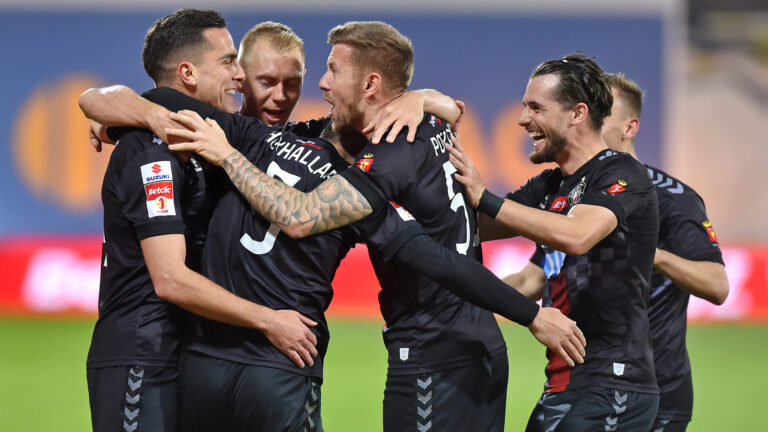 2025.04.14 Nieciecza
Pilka nozna , Betclic I liga , sezon 2024/25
Bruk-Bet Termalica Nieciecza - Polonia Warszawa
N/z Pilkarze Polonii, radosc po bramce na 0-1, gol, bramka, Przemyslaw Szur
Foto Krzysztof Porebski / PressFocus

2025.04.14 Nieciecza
Football , Polish league, second level , 2024/2025 season
Bruk-Bet Termalica Nieciecza - Polonia Warszawa
Pilkarze Polonii, radosc po bramce na 0-1, gol, bramka, Przemyslaw Szur
Credit: Krzysztof Porebski / PressFocus