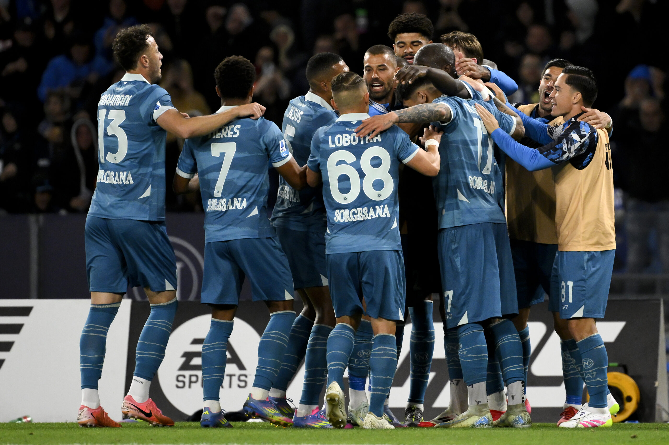Romelu Lukaku of SSC Napoli celebrates with team mates after scoring the goal of 2-0 during the Serie A football match between SSC Napoli and Empoli FC at Diego Armando Maradona stadium in Napoli (Italy), April 14, 2025./Sipa USA *** No Sales in France and Italy ***
2025.04.14 Neapol
pilka nozna liga wloska
Napoli - Empoli
Foto Insidefoto/SIPA USA/PressFocus

!!! POLAND ONLY !!!
