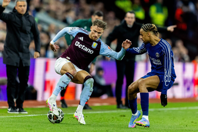 Aston Villa v Paris Saint-Germain Champions League 15/04/2025. Quarter Final leg 2 of 2 Aston Villa defender Matty Cash 2 battles for possession during the Champions League quarter final second leg match between Aston Villa and Paris Saint-Germain at Villa Park, Birmingham, England on 15 April 2025. Birmingham Villa Park West Midlands England Editorial use only , Copyright: xManjitxNarotrax PSI-21853-0044
2025.04.15 Birmingham
pilka nozna , Liga Mistrzow
Aston Villa - Paris Saint-Germain
Foto IMAGO/PressFocus

!!! POLAND ONLY !!!