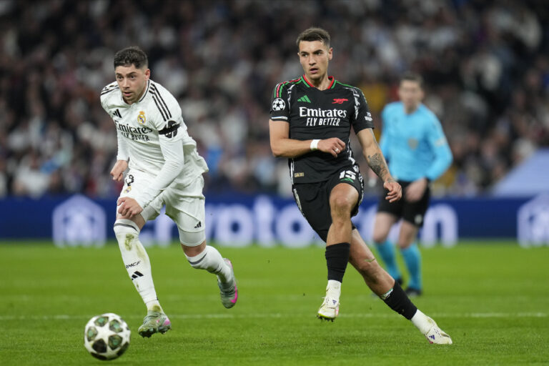 Jakub Kiwior of Arsenal FC and Fede Valverde of Real Madrid CF during the UEFA Champions League match, Quarter-finals, second leg, between Real Madrid and Arsenal FC played at Santiago Bernabeu Stadium on April 16, 2025 in Madrid Spain. (Photo by Cesar Cebolla / PRESSINPHOTO)
2025.04.16 Madryt
pilka nozna liga mistrzow
Real Madryt - Arsenal Londyn
Foto pressinphoto/SIPA USA/PressFocus

!!! POLAND ONLY !!!