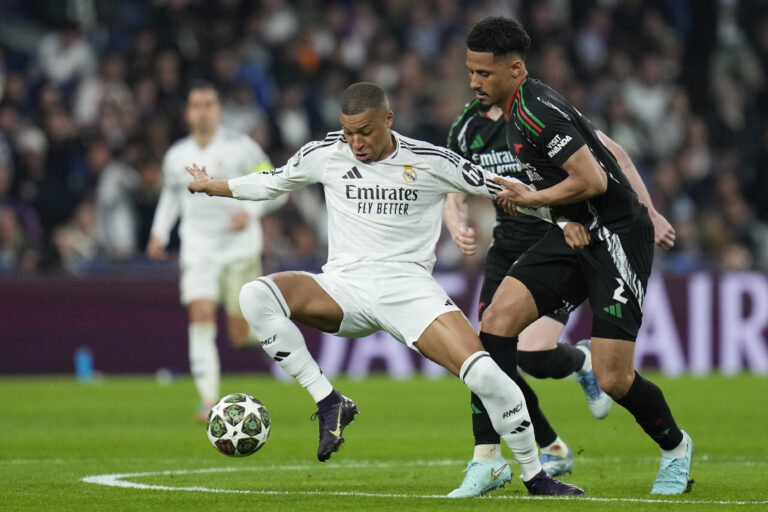 Kylian Mbappe of Real Madrid CF and William Saliba of Arsenal FC during the UEFA Champions League match, Quarter-finals, second leg, between Real Madrid and Arsenal FC played at Santiago Bernabeu Stadium on April 16, 2025 in Madrid Spain. (Photo by Cesar Cebolla / PRESSINPHOTO)
2025.04.16 Madryt
pilka nozna liga mistrzow
Real Madryt - Arsenal Londyn
Foto pressinphoto/SIPA USA/PressFocus

!!! POLAND ONLY !!!