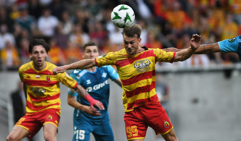 2025.04.17 Bialystok pilka nozna 1/4 finalu Liga Konferencji Europy 2024/2025 Jagiellonia Bialystok - Betis Sewilla N/z glowkuje Kristoffer Hansen Foto Michal Kosc / PressFocus 
2025.04.17 Bialystok Bialystok Football - UEFA Conference League 2024/2025 Jagiellonia Bialystok - Betis Sewilla Credit: Michal Kosc / PressFocus