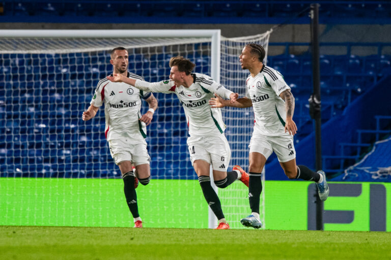 Legia Warsaw celebrate Steve Kapuadi (Legia Warsaw Number 3) scores to put Legia Warsaw 2-1 up

Chelsea FC V Legia Warsaw, Europa Conference League, 17 April 2025

(Photo by Sean Troup/Sportpix/Sipa USA)


 *** No Sales in the UK ***
2025.04.17 Londyn
pilka nozna liga konferencji europy
Chelsea Londyn - Legia Warszawa
Foto SPP/SIPA USA/PressFocus

!!! POLAND ONLY !!!
