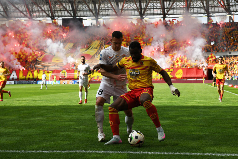 2025.04.21 Bialystok Pilka nozna PKO Ekstraklasa sezon 2024/2025 29. kolejka rozgrywek Jagiellonia Bialystok (zolto-czerwone) - Zaglebie Lubin N/z (L-P) Damian Dabrowski Afimico Pululu Foto Michal Kosc / PressFocus 
2025.04.21 Bialystok Football Polish PKO Ekstraklasa season 2024/2025 Jagiellonia Bialystok - Zaglebie Lubin Credit Michal Kosc / PressFocus