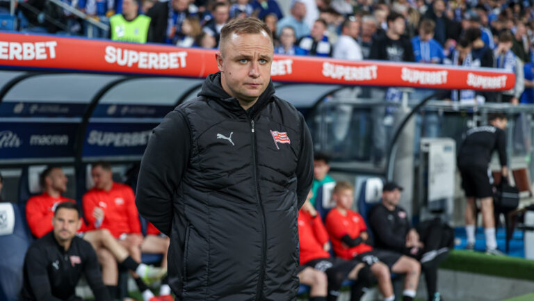 2025.04.21 Poznan
Pilka nozna Ekstraklasa sezon 2024/2025
Lech Poznan - Cracovia
N/z Trener Cracovii Dawid Kroczek
Foto Pawel Jaskolka / PressFocus
2025.04.21 Poznan
Football Polish Ekstraklasa season 2024/2025
Lech Poznan - Cracovia
Credit: Pawel Jaskolka / PressFocus