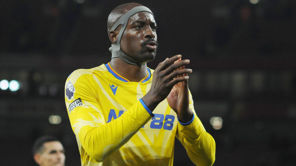 Football - 2024 / 2025 Premier League - Arsenal vs Crystal Palace - Emirates Stadium - Wednesday 23rd April 2025 Goalscorer, Jean Philippe Mateta of Crystal Palace celebrates with the fans after the match COLORSPORT / Andrew Cowie PUBLICATIONxNOTxINxUK
2025.04.23 Londyn
pilka nozna , liga angielska
Arsenal Londyn - Crystal Palace
Foto IMAGO/PressFocus

!!! POLAND ONLY !!!