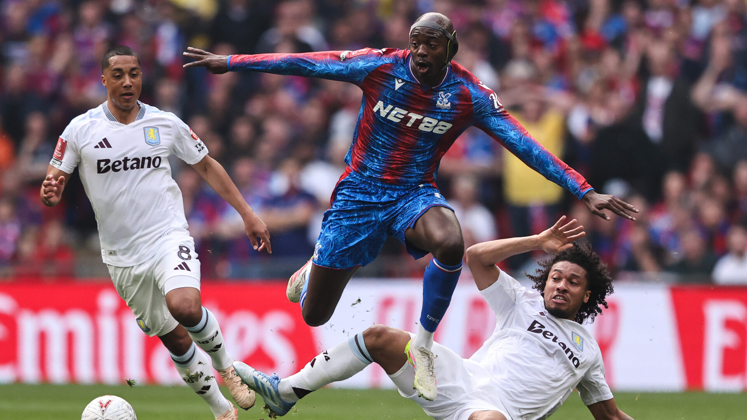 Boubacar Kamara of Aston Villa fouls Jean-Philippe Mateta of Crystal Palace during the Emirates FA Cup Semi-Final match Crystal Palace vs Aston Villa at Wembley Stadium, London, United Kingdom, 26th April 2025

(Photo by Alfie Cosgrove/News Images) in London, United Kingdom on 4/26/2025. (Photo by Alfie Cosgrove/News Images/Sipa USA)
2025.04.26 Londyn
pilka nozna Puchar Anglii
Crystal Palace - Aston Villa
Foto News Images/SIPA USA/PressFocus

!!! POLAND ONLY !!!