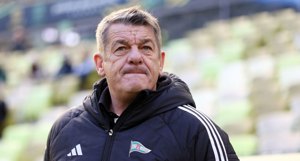2025.04.26 Gdansk Pilka nozna PKO BP Ekstraklasa sezon 2024/2025 Lechia Gdansk - Piast Gliwice N/z John Carver Foto Piotr Matusewicz / PressFocus

2025.04.26 Gdansk
Football Polish PKO BP Ekstraklasa season 2024/2025 
Lechia Gdansk - Piast Gliwice 
John Carver 
Credit: Piotr Matusewicz / PressFocus