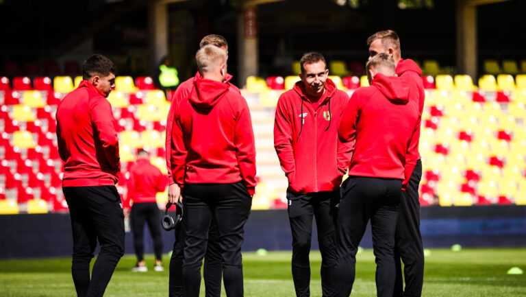 2025.04.27 Kielce
Pilka nozna PKO Ekstraklasa 2024/2025
Korona Kielce - Jagiellonia Bialystok
N/z zawodnicy Korony Kielce przed meczem
Foto Marta Badowska / PressFocus

2025.04.27 Kielce
Football Polish PKO Ekstraklasa Season 2024/2025
zawodnicy Korony Kielce przed meczem
Credit: Marta Badowska / PressFocus