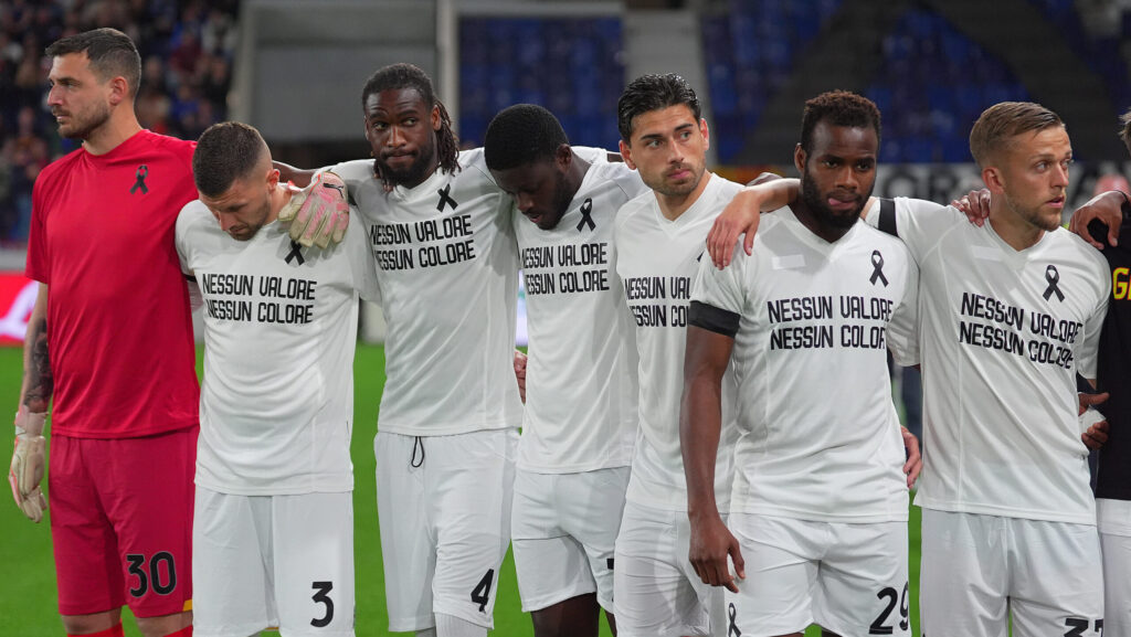 the mourning shirt worn by the Lecce players   for  Graziano Fiorita  during  the Serie A soccer match between Atalanta and Lecce at  Gewiss Stadium in Bergamo  , North Italy -   Sunday , April 27 , 2025  . Sport - Soccer . (Photo by Spada/LaPresse) (Photo by Spada/LaPresse/Sipa USA)
2025.04.27 Bergamo
pilka nozna liga wloska
Atalanta Bergamo - US Lecce
Foto LaPresse/SIPA USA/PressFocus

!!! POLAND ONLY !!!