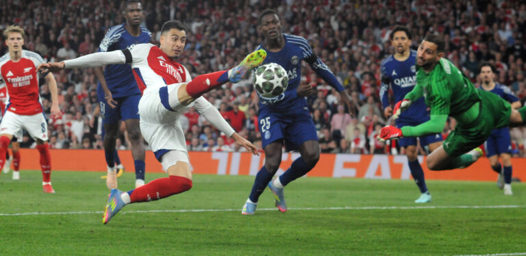 Football - 2024 / 2025 UEFA Champions League - Semi-Finals - First Leg - Arsenal vs Paris St Germain - Emirates Stadium - Tuesday 29th April 2025. Gabriel Martinelli of Arsenal goes close as Donnarumma of PSG can only watch PUBLICATIONxNOTxINxUK
2025.04.29 Londyn
pilka nozna , liga mistrzow
Arsenal Londyn - Paris Saint-Germain
Foto IMAGO/PressFocus

!!! POLAND ONLY !!!