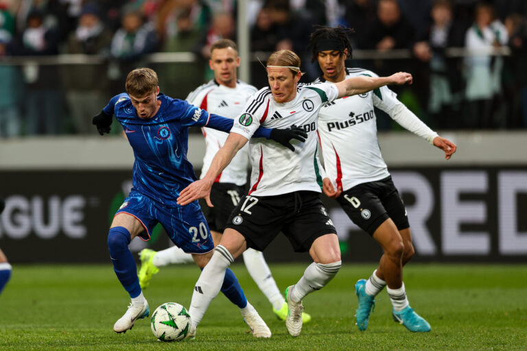 10.04.2025 Warszawa Mecz UEFA Ligi Konferencji 24/25 Legia Warszawa  - Chelsea Londyn
Fot. Grzegorz Wajda/REPORTER  N/z Cole Palmer. Radovan Pankov  Maxi Oyedele---------------==========---------------
UEFA CONFERENCE LEAGUE 24/25 : Legia Warszawa vs    Chelsea at Municipal Stadium (Legia Warszawa) on April 10, 2025 in Warsaw, Poland. N/z Cole Palmer. Radovan Pankov  Maxi Oyedele Photo: Grzegorz Wajda/REPORTER *** Local Caption ***