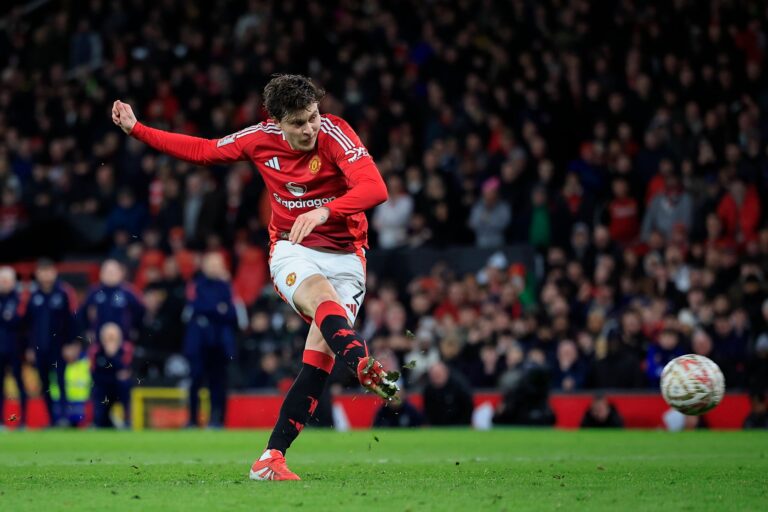 Victor Lindelof coraz bliżej odejścia z Manchesteru United. Ma jednak pozostać w Premier League