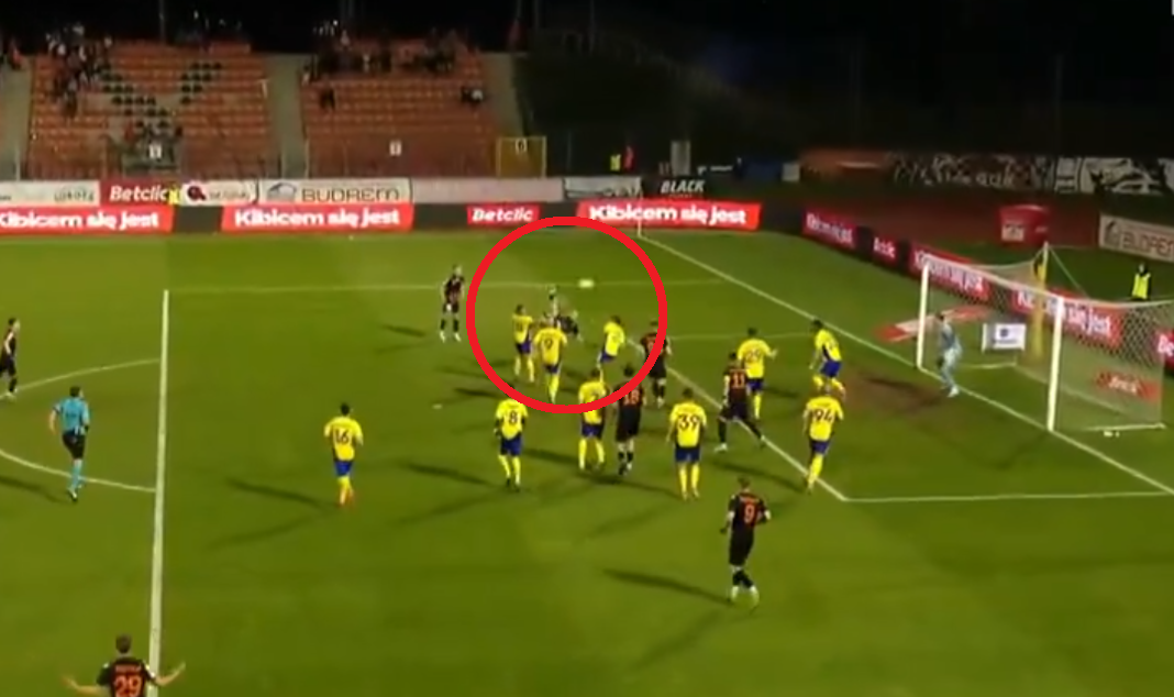 Gol sezonu w Betclic 1.liga? Kapitalna przewrotka! [WIDEO]
