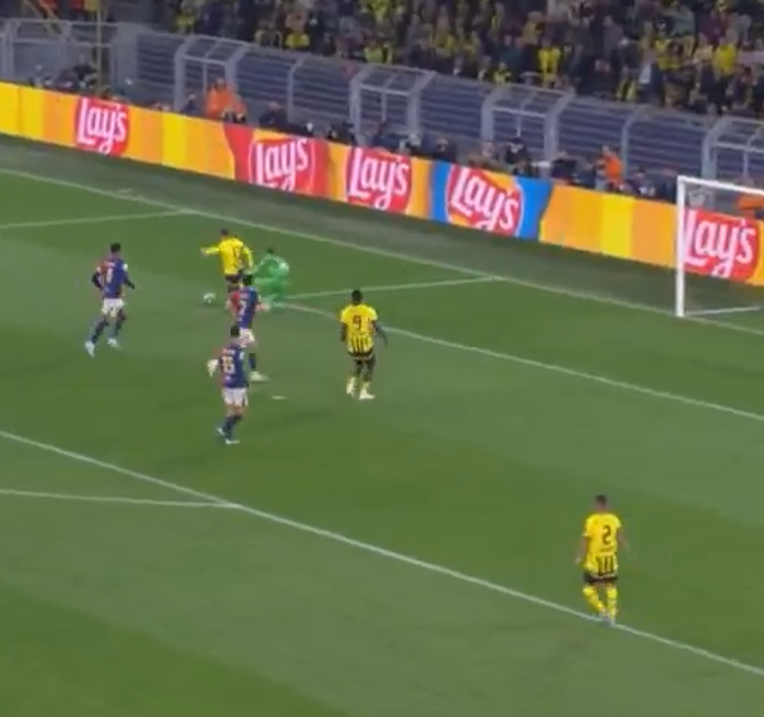 Borussia prowadzi po błędzie Szczęsnego! [WIDEO]