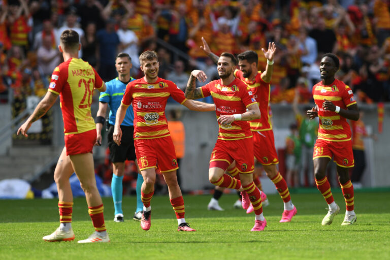 2023.05.20 Bialystok Pilka nozna PKO Ekstraklasa sezon 2022/2023. 33. kolejka rozgrywek. Jagiellonia Bialystok (zolto-czerwone) - Cracovia Krakow N/z zawodnicy Jagiellonii ciesza sie z gola Imaza (L-P) Michal Sacek Jesus Imaz Aurelien Nguiamba Foto Michal Kosc / PressFocus 
2023.05.20 Bialystok Football Polish PKO Ekstraklasa season 2022/2023 Jagiellonia Bialystok - Cracovia Krakow Credit: Michal Kosc / PressFocus
