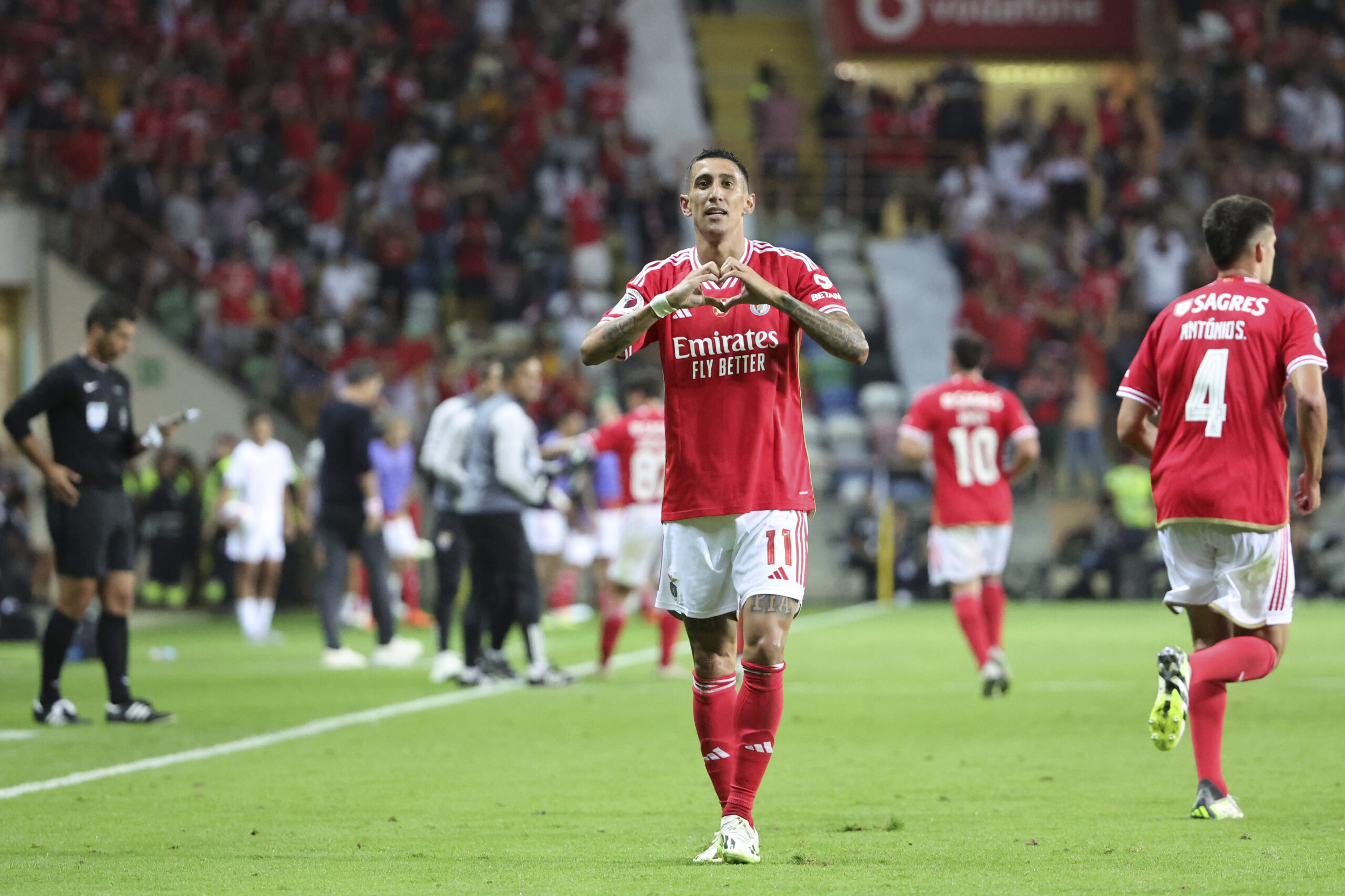 Aveiro, 09/08/2023 - Sport Lisboa e Benfica played this evening against Futebol Clube do Porto at Estadio Municipal de Aveiro, in a game counting for the 2023 Candido de Oliveira Super Cup. Angel Di Maria's goal celebration (Tony Dias/ Global Images/Sipa USA)
2023.08.09 Aveiro
pilka nozna superpuchar Portugalii
SL Benfica - FC Porto
Foto Global Images/SIPA USA/PressFocus
!!! POLAND ONLY !!!