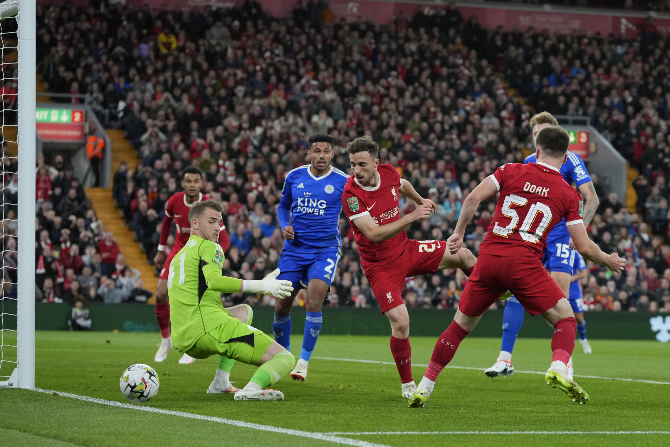 Jakub Stolarczyk #41 of Leicester City saves from Ben Doak #50 of Liverpool during the Carabao Cup Third Round match Liverpool vs Leicester City at Anfield, Liverpool, United Kingdom, 27th September 2023
(Photo by Steve Flynn/News Images) in Liverpool, United Kingdom on 9/27/2023. (Photo by Steve Flynn/News Images/Sipa USA)
2023.09.27 Liverpool
pilka nozna puchar ligi angielskiej
Liverpool - Leicester City
Foto Steve Flynn/News Images/SIPA USA/PressFocus
!!! POLAND ONLY !!!