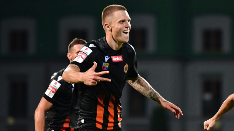 2024.09.16 Pruszkow
pilka nozna Betclic 1 Liga sezon 2024/2025
Znicz Pruszkow - Chrobry Glogow
N/z Mateusz Lewandowski
Foto Pawel Bejnarowicz / PressFocus

2024.09.16 Pruszkow
Football - Betclic 1 Liga season 2024/2025
Znicz Pruszkow - Chrobry Glogow
Mateusz Lewandowski
Credit: Pawel Bejnarowicz / PressFocus
