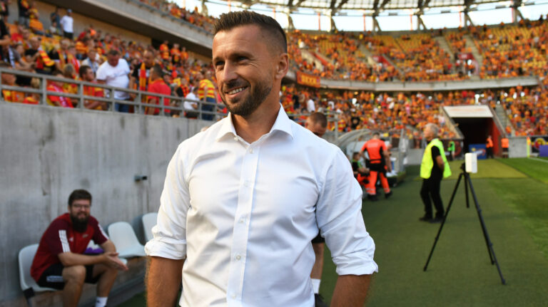 2024.09.21 Bialystok pilka nozna PKO Ekstraklasa sezon 2024/2025 Jagiellonia Bialystok - Lechia Gdansk N/z Szymon Grabowski trener Lechii Gdansk usmiech smieje sie zadowolony Foto Michal Kosc / PressFocus
2024.09.21 Bialystok
Football - Polish PKO Ekstraklasa season 2024/2025 Jagiellonia Bialystok - Lechia Gdansk Credit: Michal Kosc / PressFocus