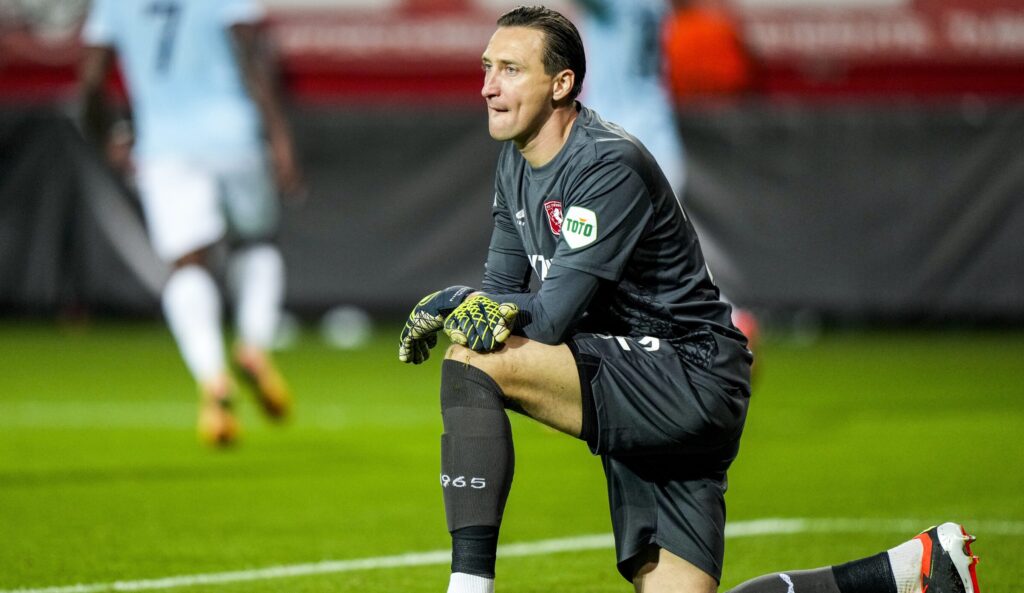 10/24/2024 - ENSCHEDE - FC Twente goalkeeper Przemyslaw Tyton disappoints after the 0-2 during the UEFA Europa League match between FC Twente and S.S Lazio Roma at Stadion De Grolsch Veste on Oct. 24, 2024 in Enschede, Netherlands. ANP TOBIAS KLEUVER /ANP/Sipa USA
2024.10.24 UEFA Europa League
pilka nozna liga europy
FC Twente - S.S Lazio
Foto ANP/SIPA USA/PressFocus

!!! POLAND ONLY !!!