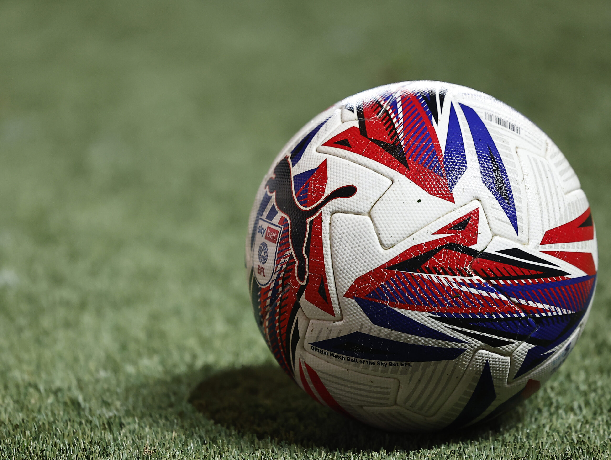 Detail View of a Sky Bet English Football League and Puma logo on a match ball the Bristol Street Motors Trophy Group K match between Charlton Athletic and Chelsea Under 21s at The Valley, London
Picture by Ben Peters/Focus Images Ltd 07502406195
29/10/2024
2024.10.29 Londyn
Pilka nozna Bristol Street Motors Trophy
Charlton Athletic - Chelsea Londyn U21
Foto Ben Peters/Focus Images/MB Media/PressFocus

!!! POLAND ONLY !!!